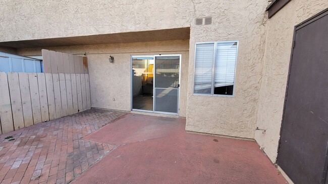 Building Photo - 2 bedroom, 1.5 bath townhome with 2 parkin...