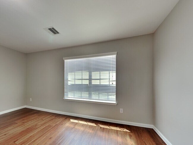 Building Photo - 22310 Queenbury Hills Dr