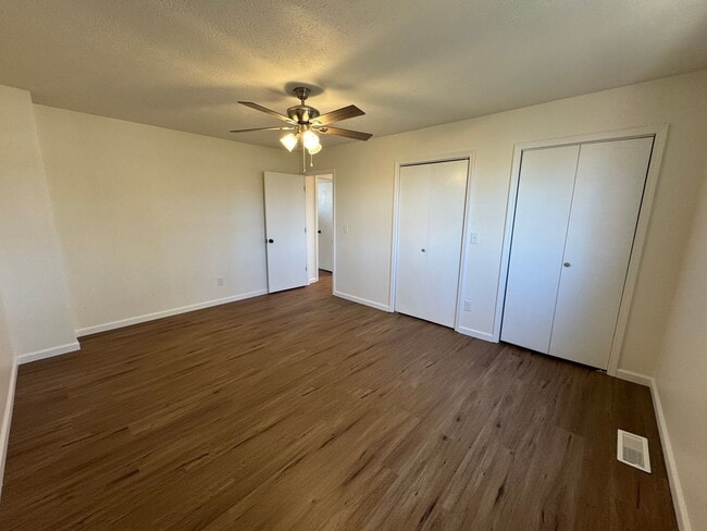 Building Photo - Lakeview Drive