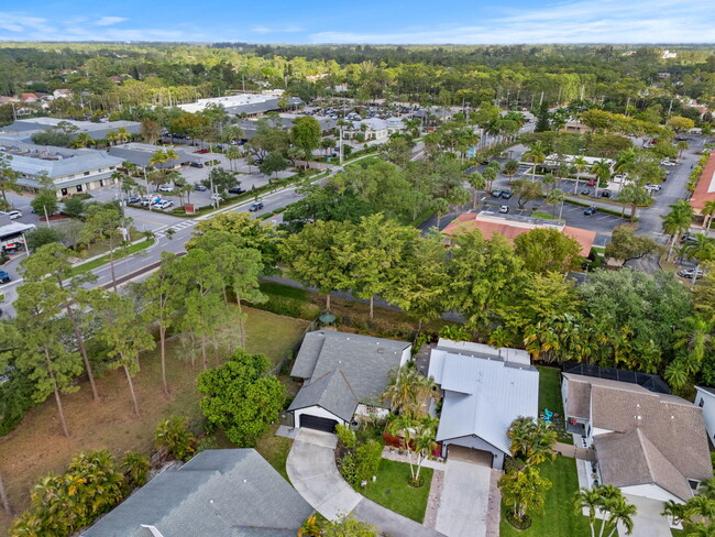 Building Photo - 465 Goldenwood Way