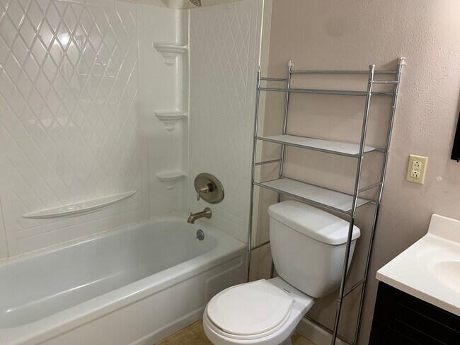 Building Photo - 591 Britmore Ct