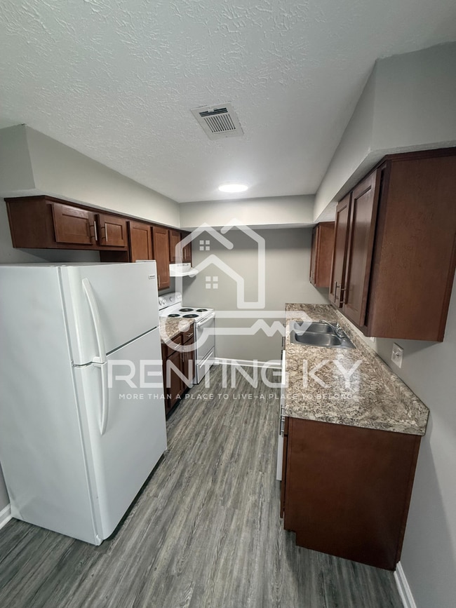 Building Photo - 1645 Foxhaven Dr