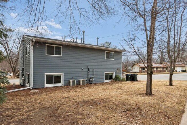Building Photo - $1,750 | 3 Bedroom, 1 Bathroom Top Floor Duplex | No Pets | Available for Immediate Move-In!