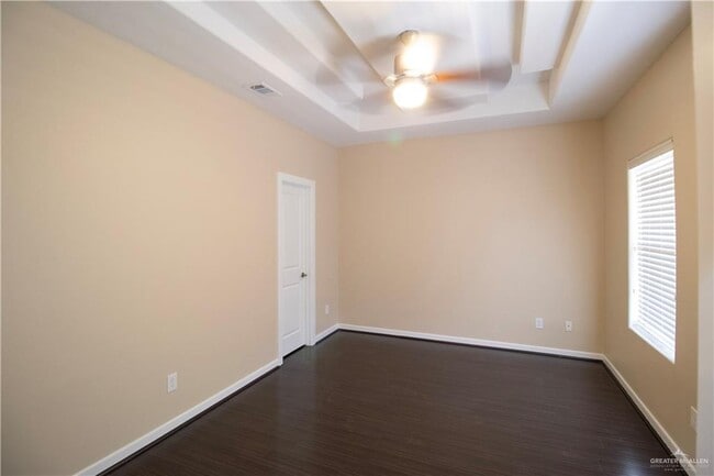 Building Photo - 15 Ulex Ave