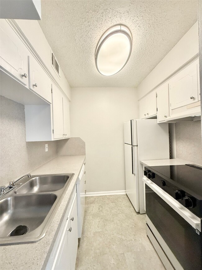 Building Photo - 3902 Mandell St