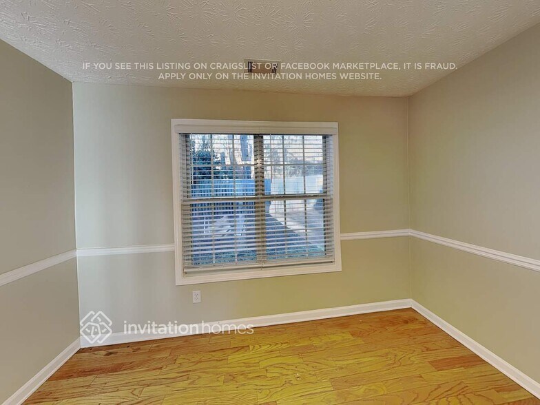 Building Photo - 690 Castlebrooke Dr SE