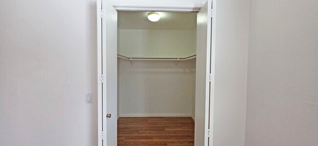 Building Photo - 7862 Hampton Ln