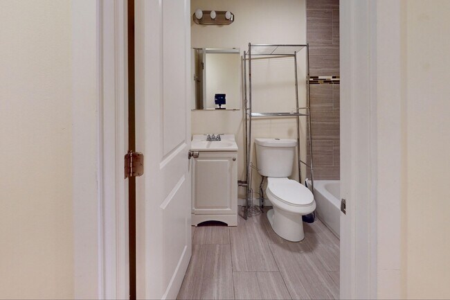 Building Photo - 1526 N Carlisle St