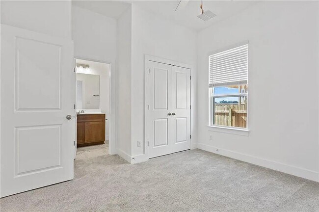 Building Photo - 135 Horseshoe Cove