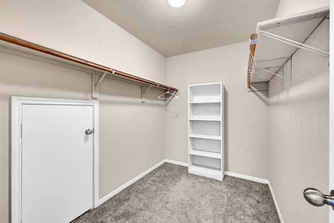 Building Photo - 3007 Apple Dale Dr