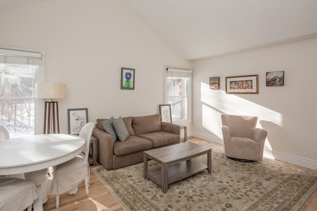 Building Photo - 19 Grape Arbor Ln