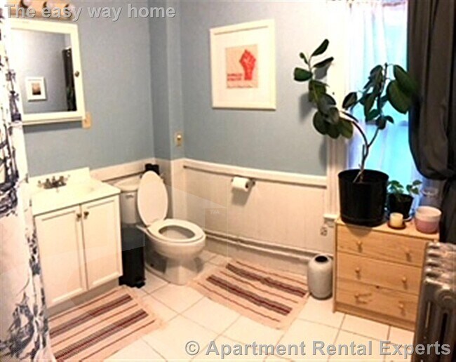 Building Photo - 33 Chester St