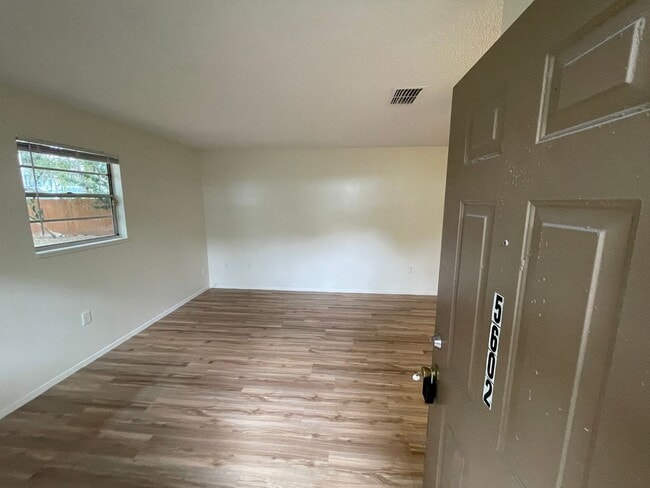 Building Photo - 5602 Montana Ave