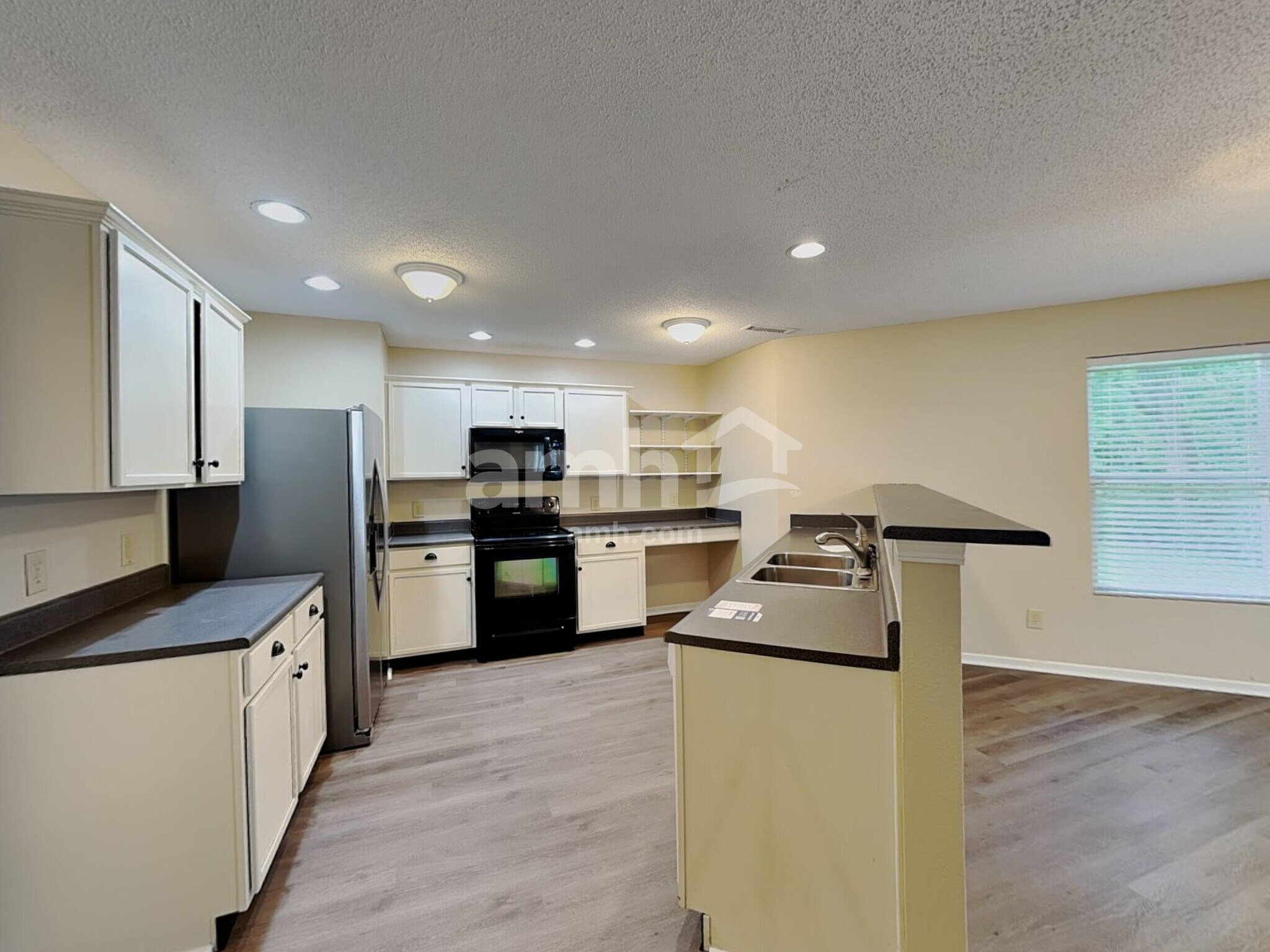 Building Photo - 10395 Butler Dr