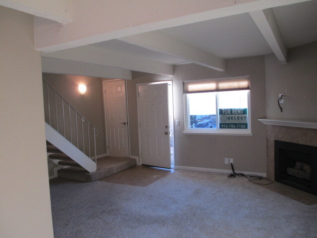 Building Photo - Parkview Townhomes across from Carmichael ...