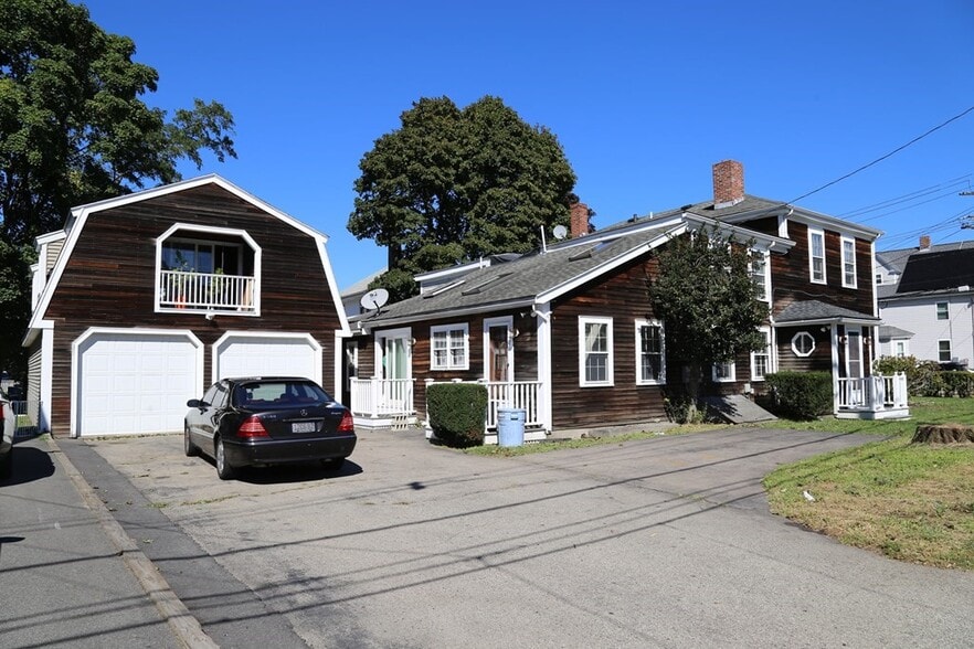 Building Photo - 220 E Squantum St