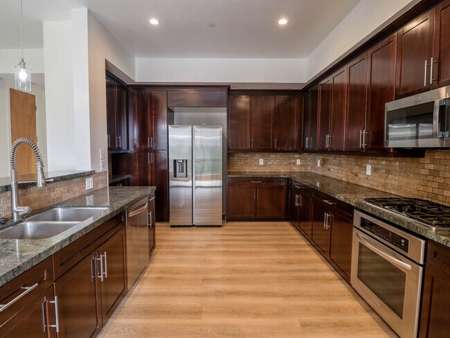 Kitchen - 575 Elm Ave