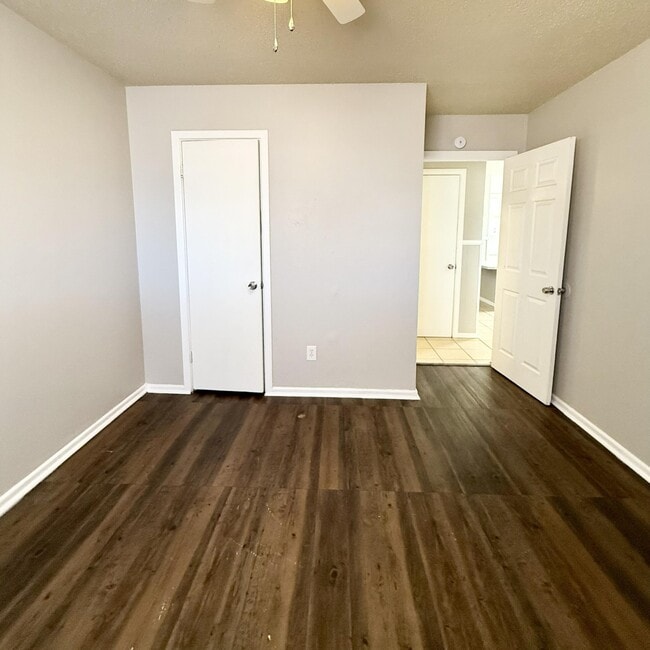 Building Photo - 924 44th St