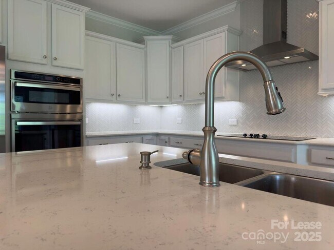 Building Photo - 6607 Wildbrook Dr