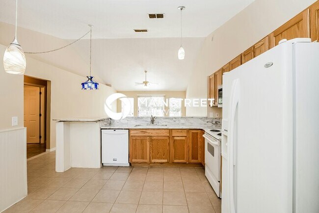 Building Photo - 3 Bedroom Pet-Friendly Home in OCOEE, FL with Main Street Renewal