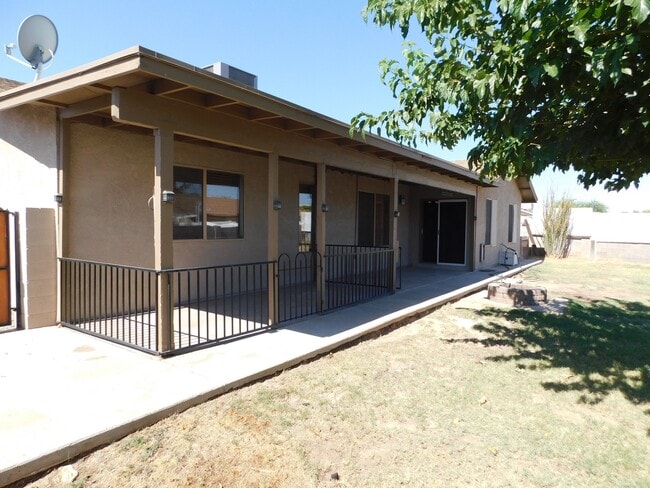 Building Photo - 4 BEDROOM HOME IN COLLEGE PARK!