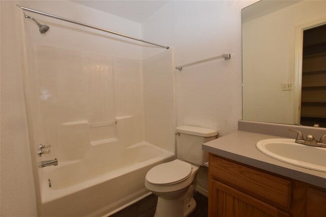 Building Photo - 921 Sagewood Trail