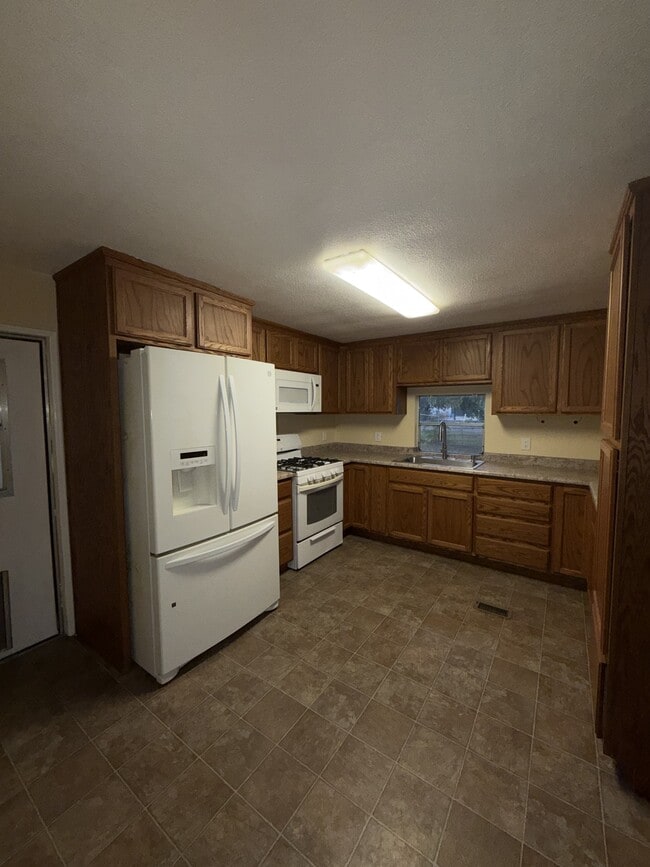 Building Photo - 5661 Arboga Rd