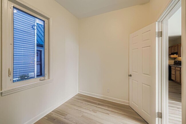 Building Photo - 2630 14th Ave S