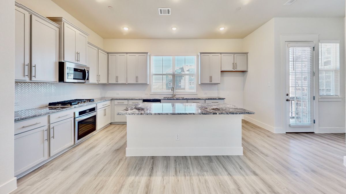 Building Photo - 833 Concan Dr