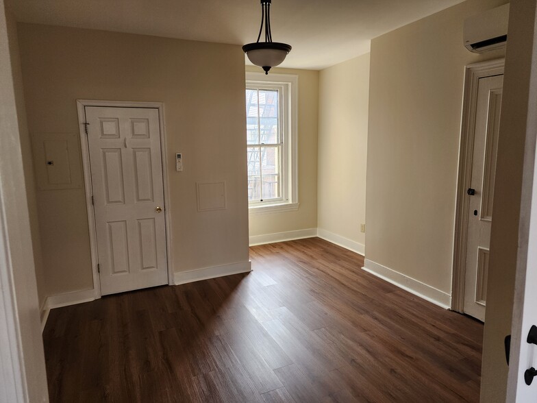Building Photo - 248 Bushkill St