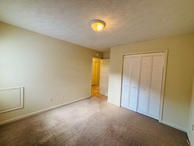 Building Photo - 205 Broce Dr