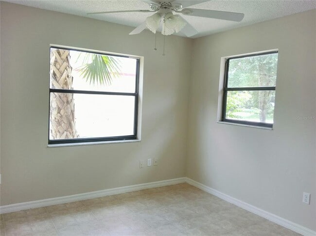Building Photo - 717 Wright Ct