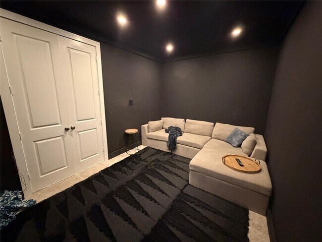 Building Photo - 8145 Overland Grv