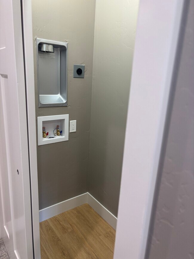 Building Photo - 762 Geoglein -3