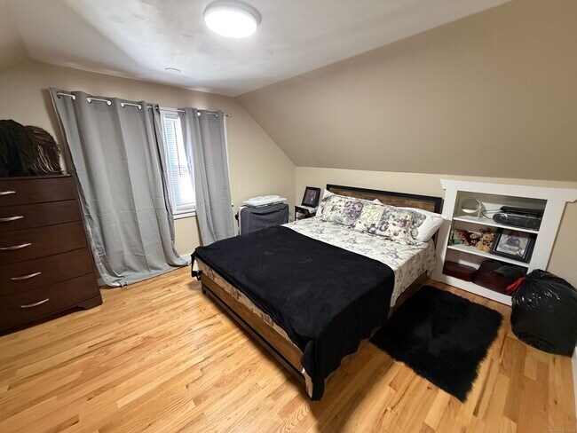 Building Photo - 128 Harlan St