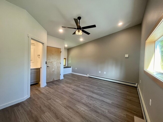 Building Photo - 3 Bedroom home for rent / Water holding ta...