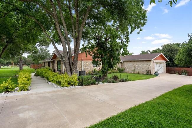 Building Photo - 301 Oak Ridge Rd