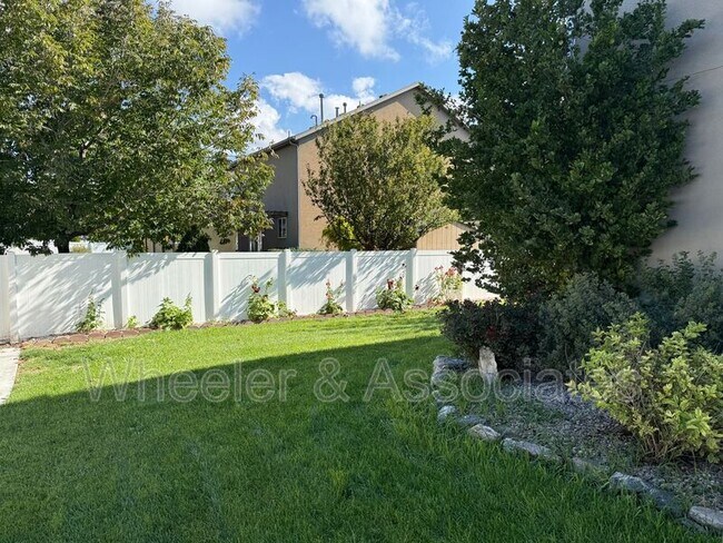Building Photo - 1584 W Galbraith Ln