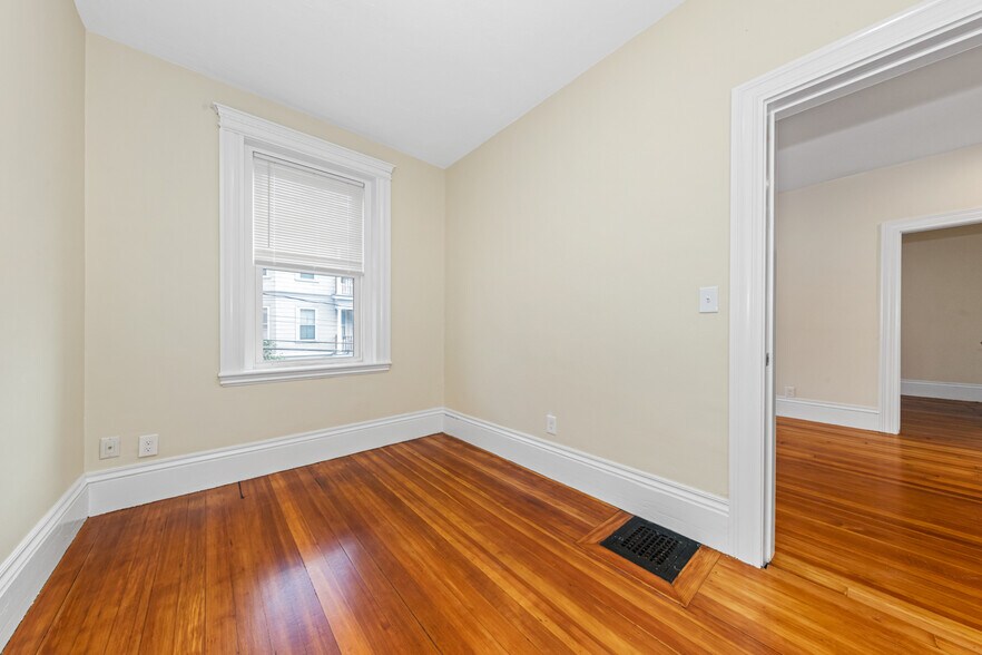 Building Photo - 44 Brackett St