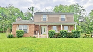 Building Photo - 3 Bed / 3 Bath Single Family Home
