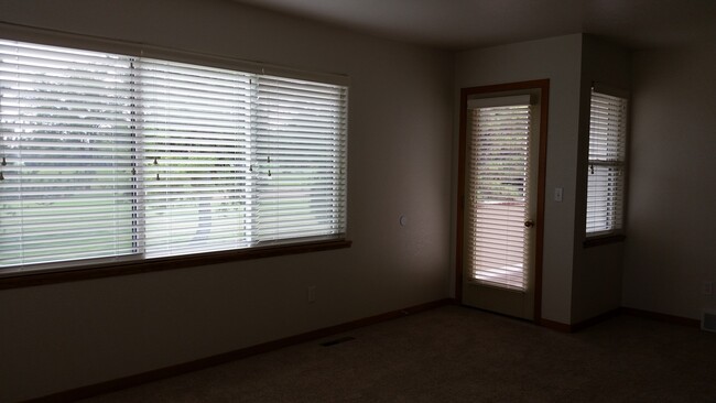 Building Photo - Condo for Rent