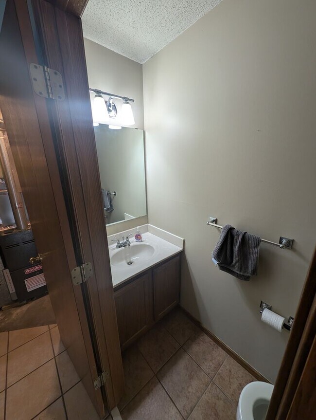 Building Photo - 2583 Bedford Ct