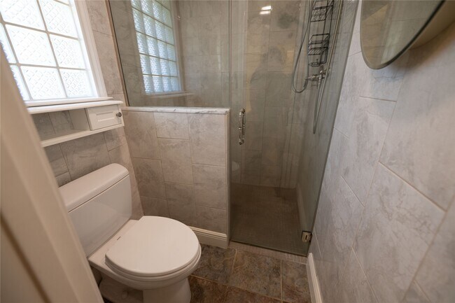 Building Photo - 7546 Maple Tree Dr