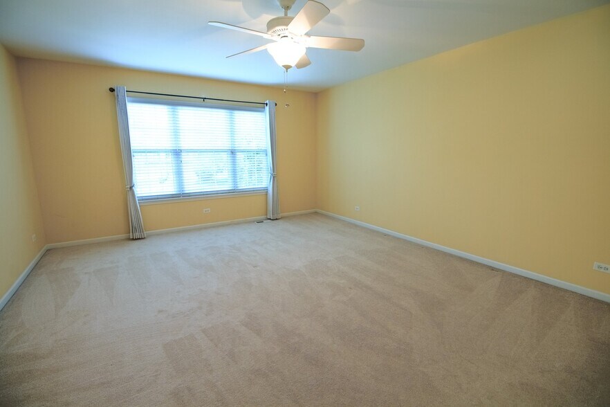 Building Photo - 24813 Ironwood Ct