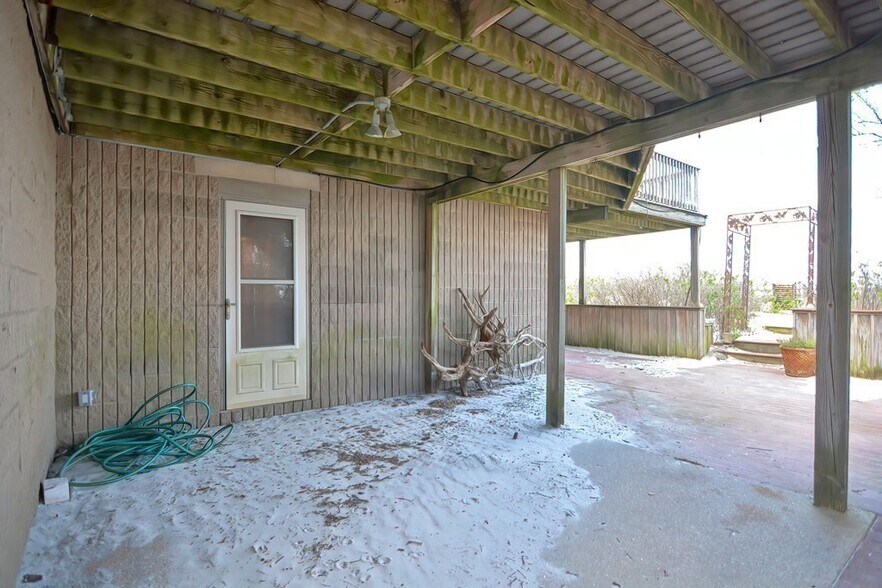 Building Photo - 18 Bungalow Rd