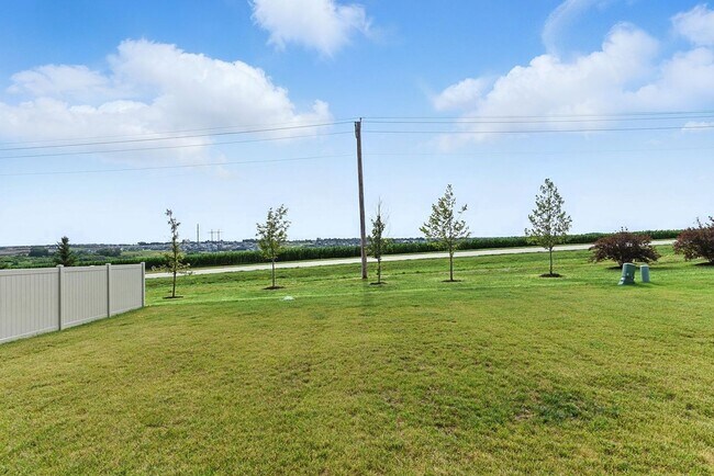Building Photo - Near Lake Flanagan