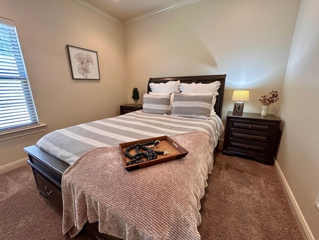 Building Photo - 3 Bed 2 Bath Mid Term Rental