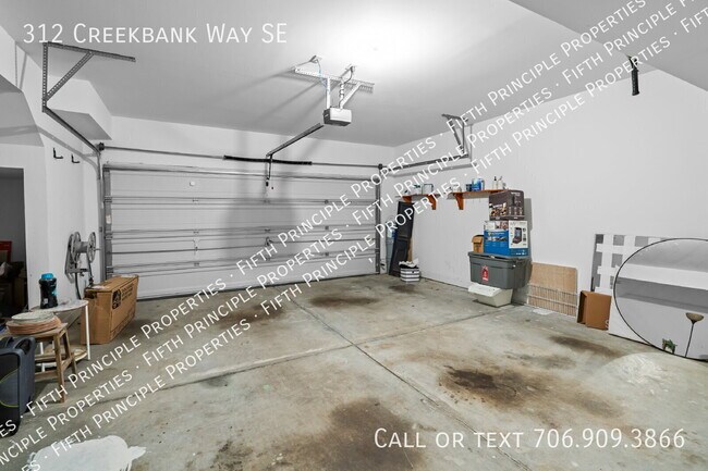 Building Photo - 312 Creekbank Way SE