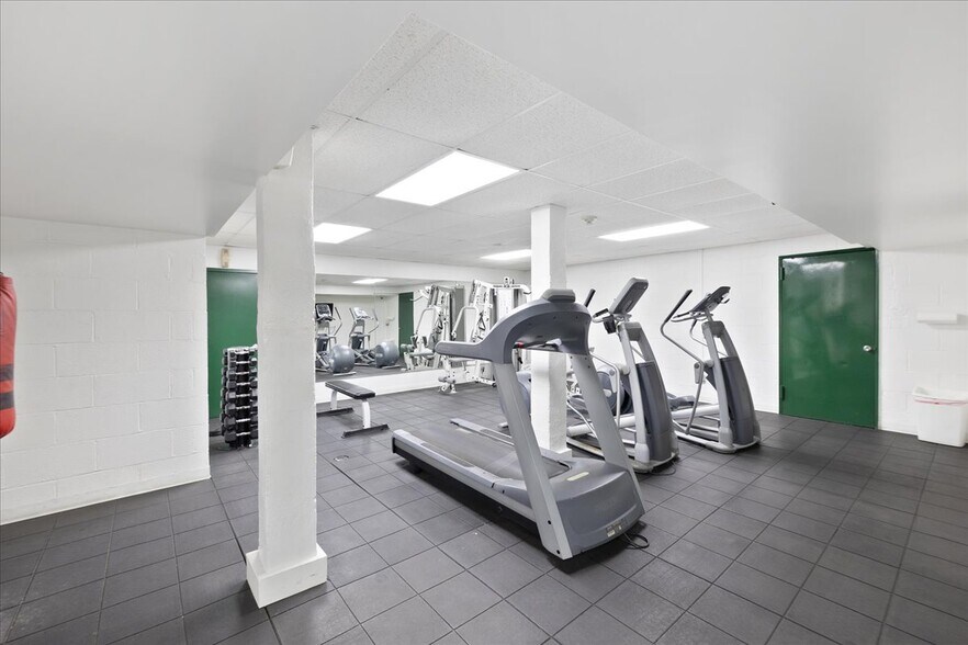 Building Photo - 700 Summer St