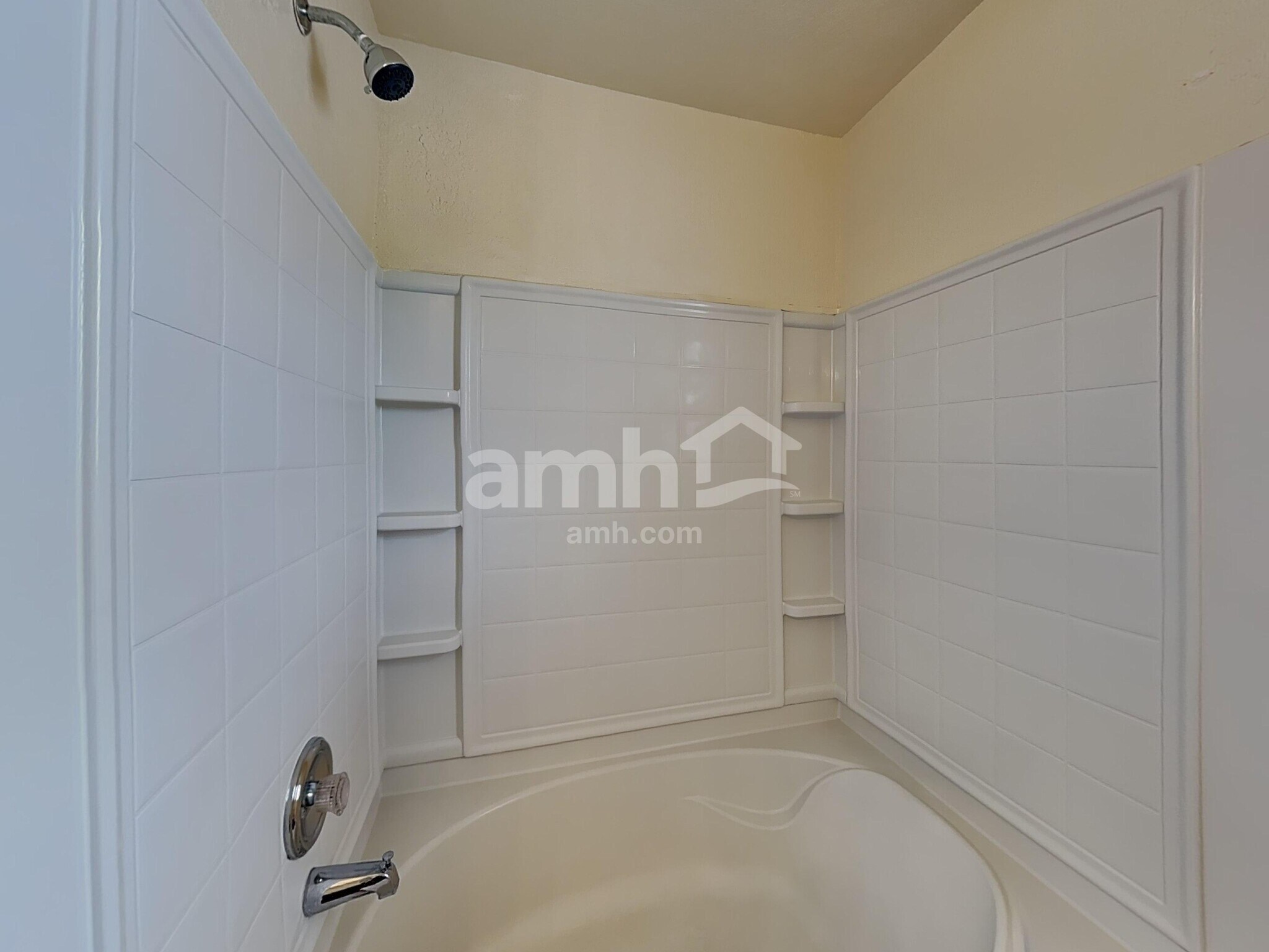 Building Photo - 9314 Silver Vis